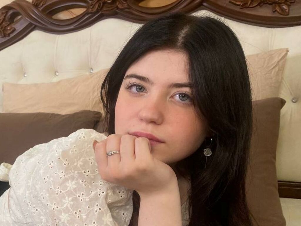 Emmy Rouz
